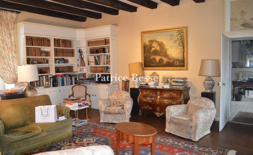 17th Century Castle And Its Outbuildings On Approximately 10 Hectares