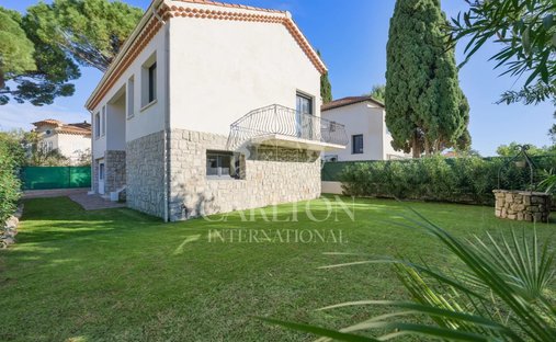 Townhouse in Vallergues, Cannes, France 1