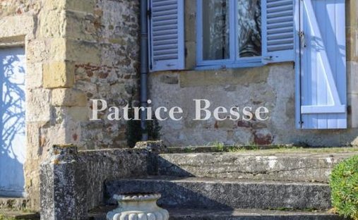 17th Century Castle And Its Outbuildings On Approximately 10 Hectares