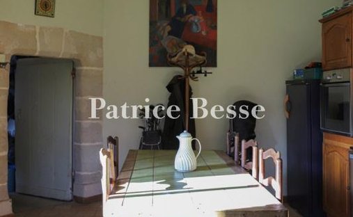 17th Century Castle And Its Outbuildings On Approximately 10 Hectares