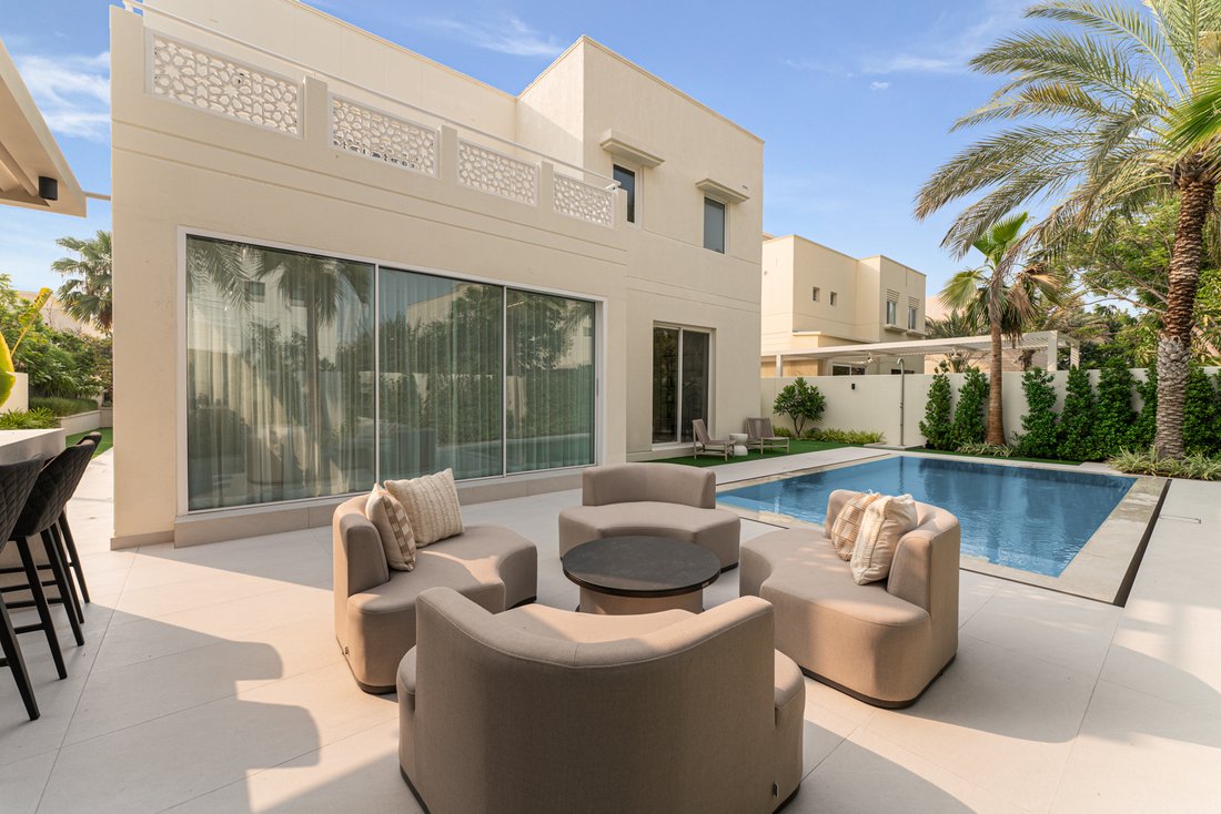 Villa in The Meadows, Dubai, United Arab Emirates 1 - 15148408