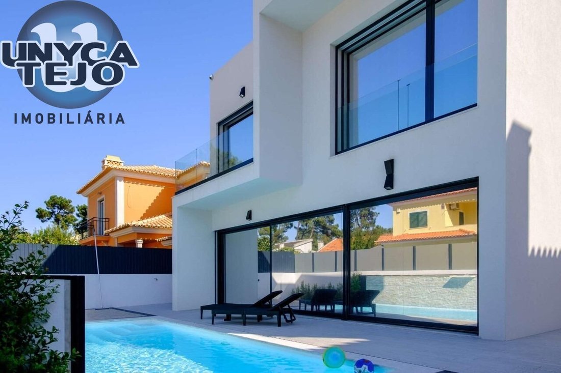 Villa in Aroeira, Charneca de Caparica e Sobreda, Portugal 1 - 15149374