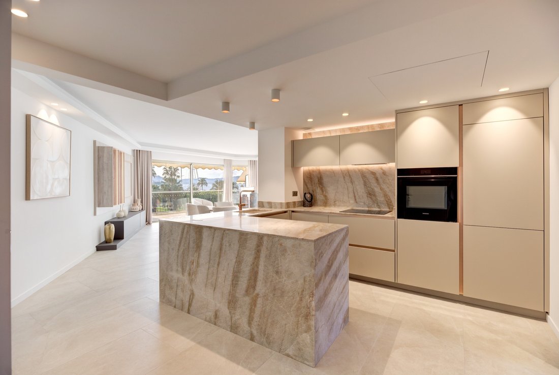 Apartment in Saint Nicolas, Cannes, France 5 - 14568565