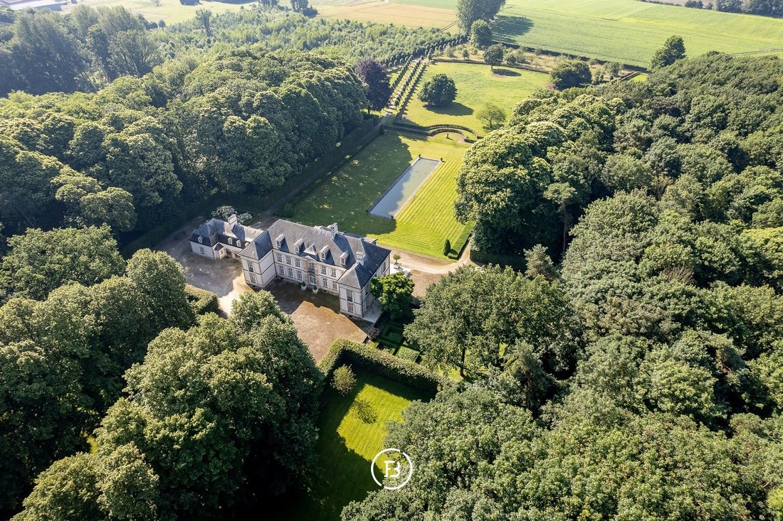 Les Gobelets: A Neoclassical Crown Jewel Over the Durme Valley’s Whispering Woods