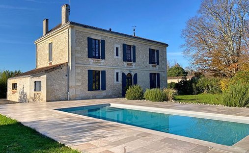 House in Sainte-Foy-la-Grande, Nouvelle-Aquitaine, France 1