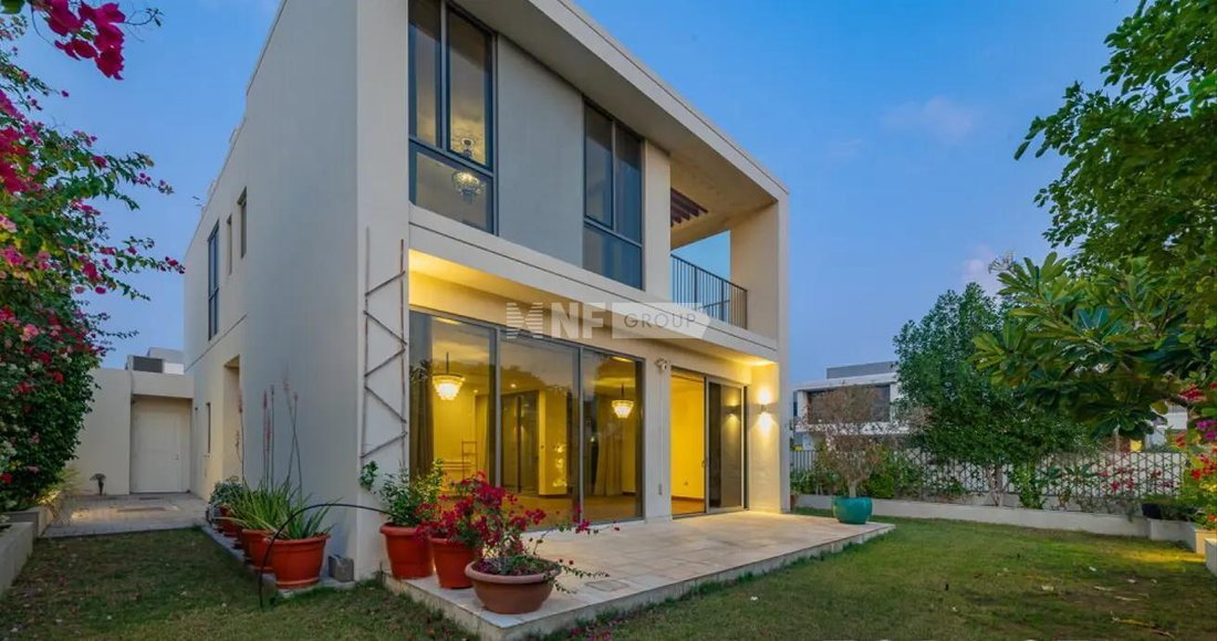 Villa in Hadaeq Sheikh Mohammed Bin Rashid, Dubai, United Arab Emirates 2 - 15151496