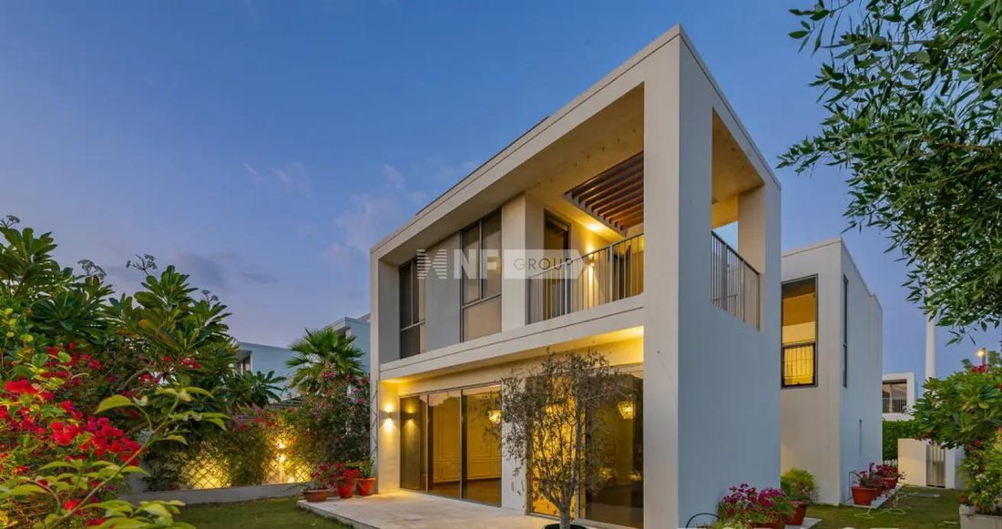 Villa in Hadaeq Sheikh Mohammed Bin Rashid, Dubai, United Arab Emirates 1 - 15151496