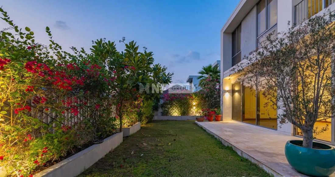 Villa in Hadaeq Sheikh Mohammed Bin Rashid, Dubai, United Arab Emirates 3 - 15151496
