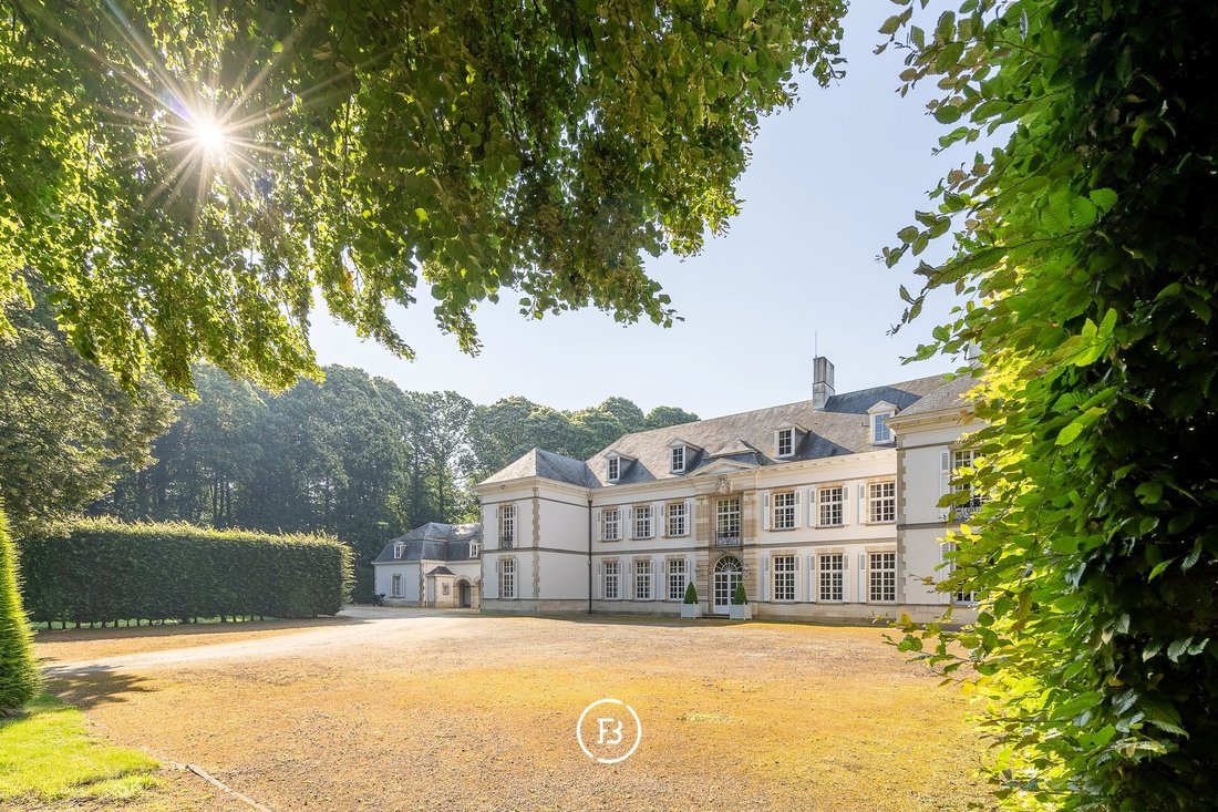 Les Gobelets: A Neoclassical Crown Jewel Over the Durme Valley’s Whispering Woods