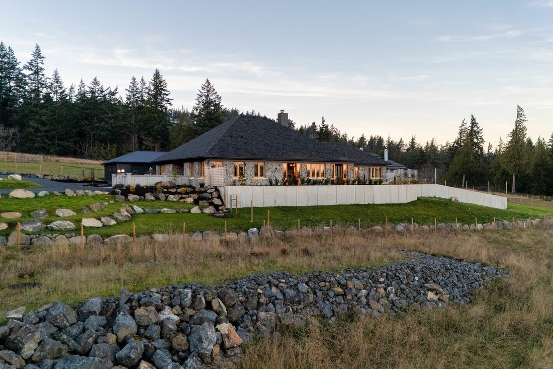 House in Victoria, British Columbia, Canada 3 - 15149618