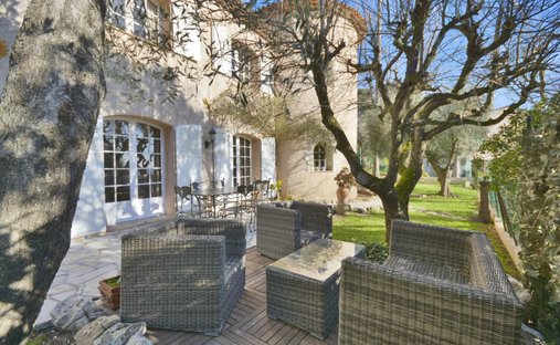 Country House in Vieux Cannet, Le Cannet, France 1