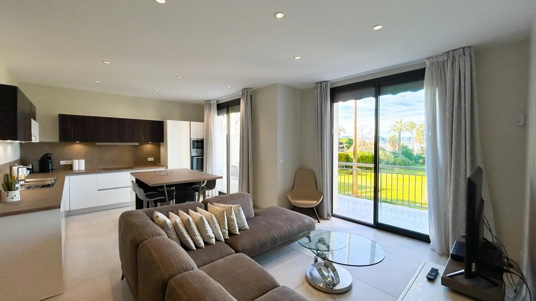 Apartment in Muette Sud, Paris 16e Arrondissement, Paris 2 - 15152528