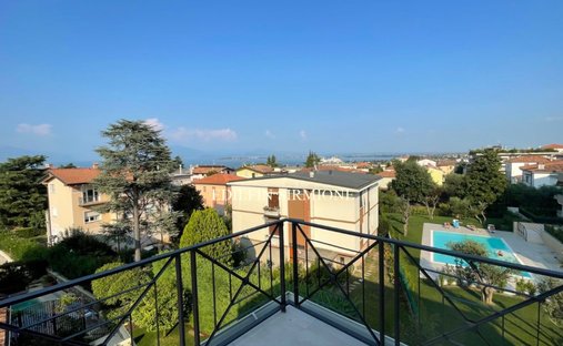 Penthouse in Desenzano Centro, Desenzano del Garda, Lombardy 1