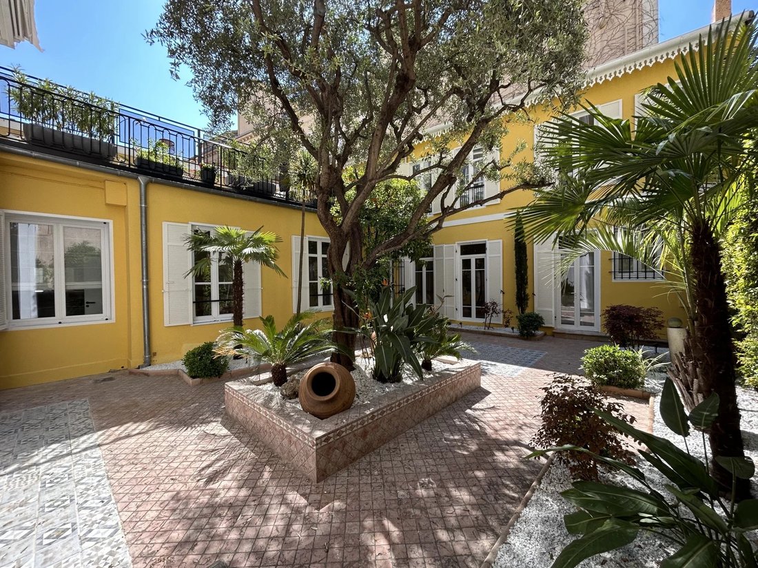 House in Cannes, Provence-Alpes-Côte d'Azur, France 1 - 12752431