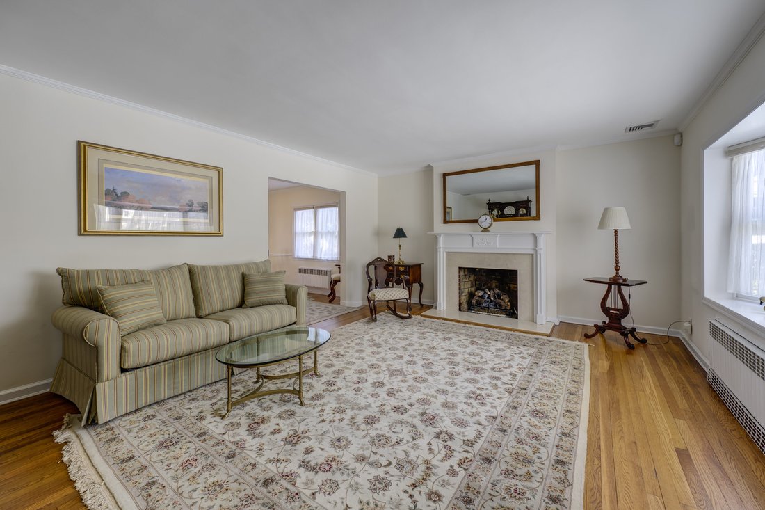 House in Port Washington, New York, United States 4 - 15153758