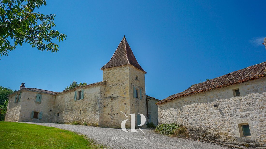 Whispers of the 17th Century: A Quercy Castle’s Timeless Embrace