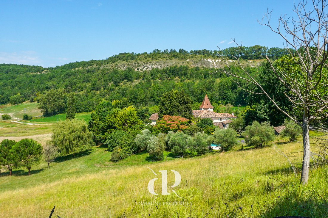Whispers of the 17th Century: A Quercy Castle’s Timeless Embrace