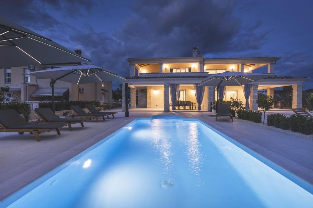 Villa in Umag, Istria County, Croatia 2 - 13882505