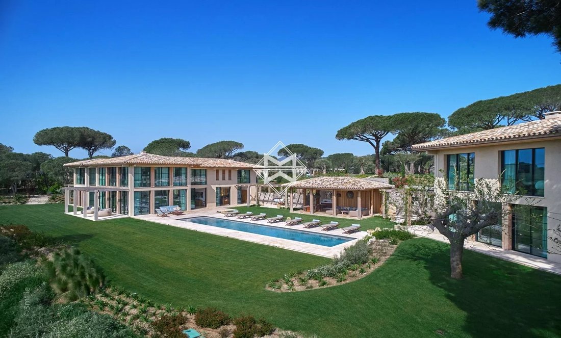 Estate in La Croix-Valmer, Provence-Alpes-Côte d'Azur, France 4 - 10499026