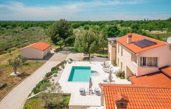 Villa in Vodnjan, Istria County, Croatia 2 - 13348621