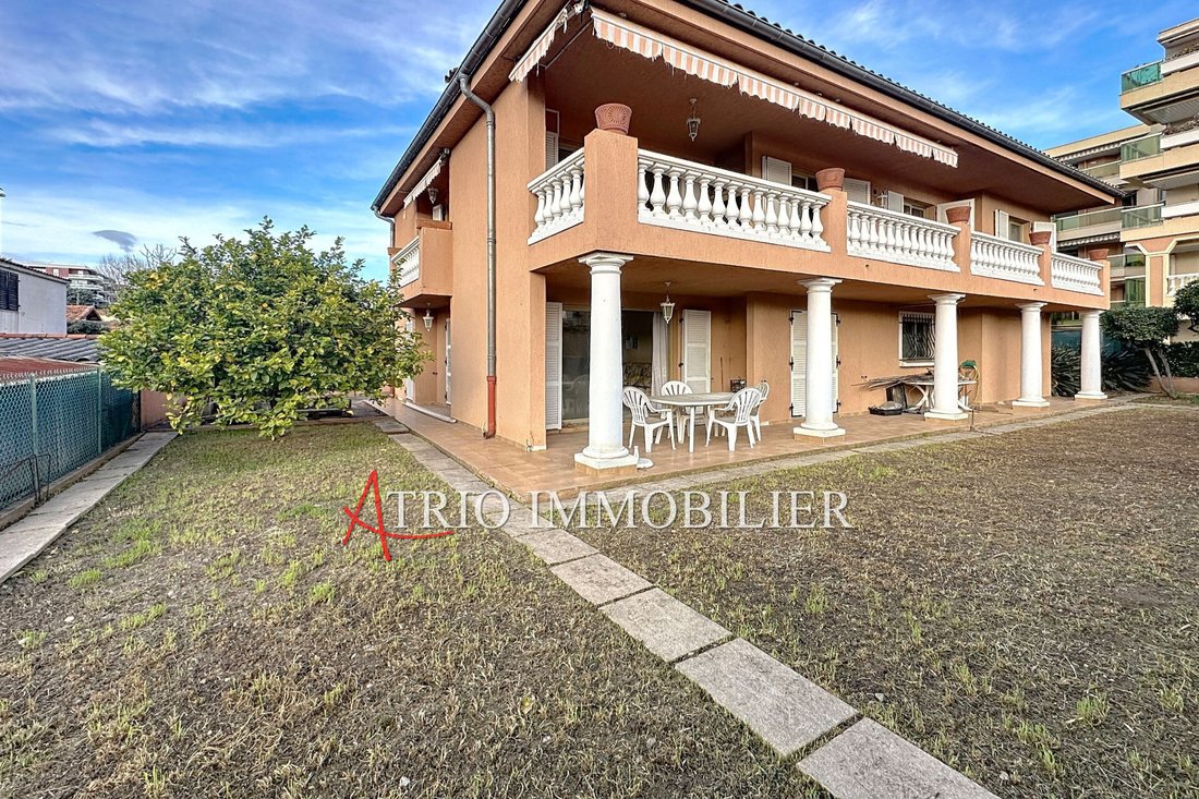 Villa in Saint-Laurent-du-Var, Provence-Alpes-Côte d'Azur, France 5 - 15157740