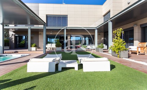 Villa in Los Monasterios, Valencian Community, Spain 1