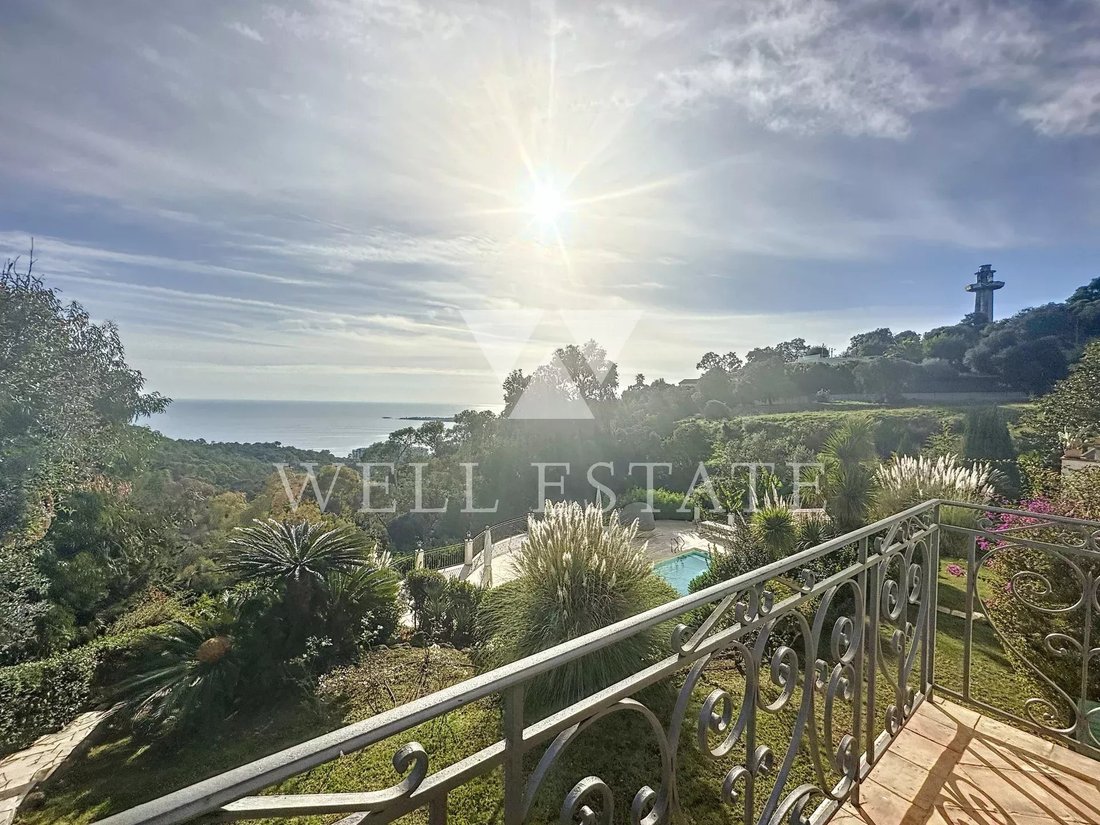 Villa in Cannes, Provence-Alpes-Côte d'Azur, France 1 - 12427932