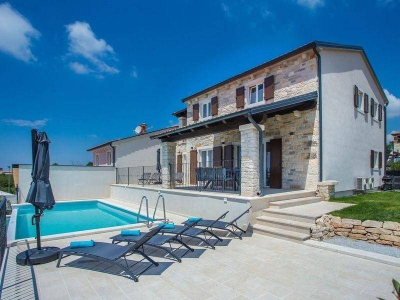 Villa in Sveti Lovrec Pazenaticki, Istria County, Croatia 2 - 11797095