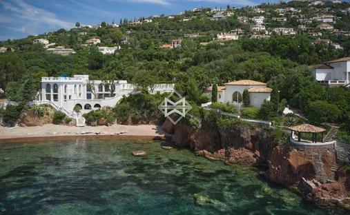 Estate in Le Dramont-Agay-Anthéor-Le Trayas, Saint-Raphaël, France 1