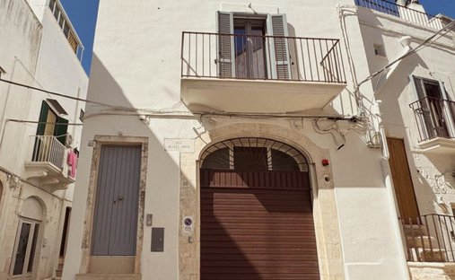 House in Ludovico Street - Corso Umberto I - Vittorio Emanuele Street, Ostuni, Apulia 1
