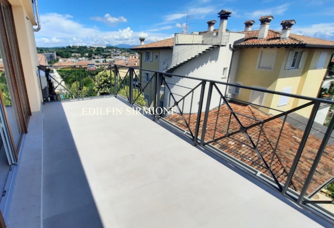 Penthouse in Desenzano Centro, Desenzano del Garda, Lombardy 4 - 14788316