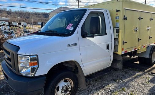 2019 Ford E450 Super Duty Cutaway Cutaway Van 2D in Ashland, KY, United States 1