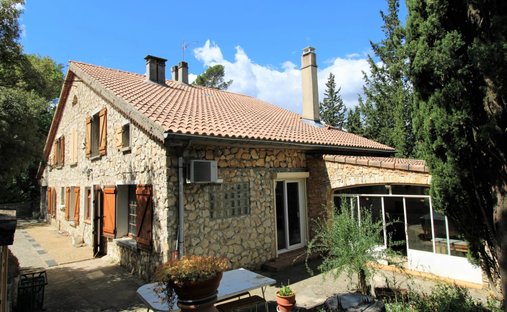 Villa en La Roquebrussanne, Provenza-Alpes-Costa Azul, Francia 1
