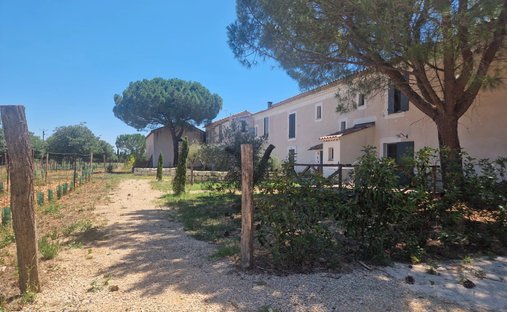 Country House in Gallician-Montcalm-Les Écarts, Vauvert, France 1