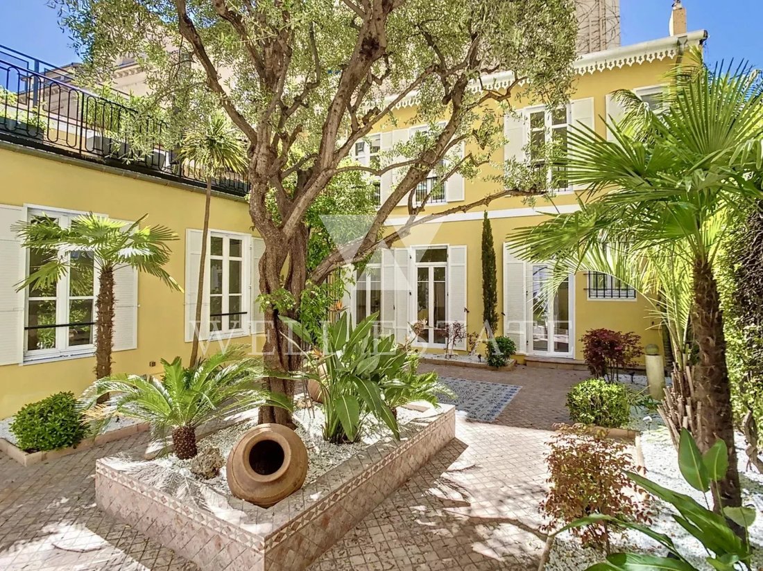Townhouse in Cannes, Provence-Alpes-Côte d'Azur, France 1 - 13418597