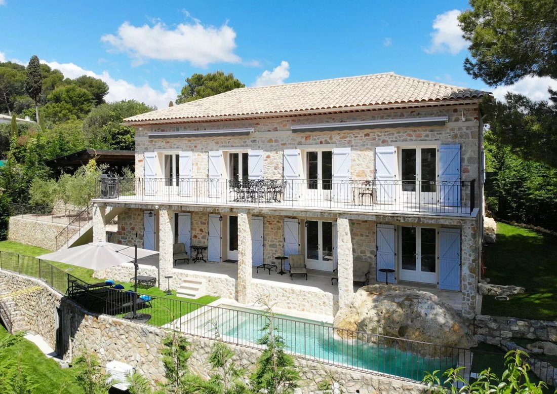 Villa in Mougins, Provence-Alpes-Côte d'Azur, France 2 - 13859173