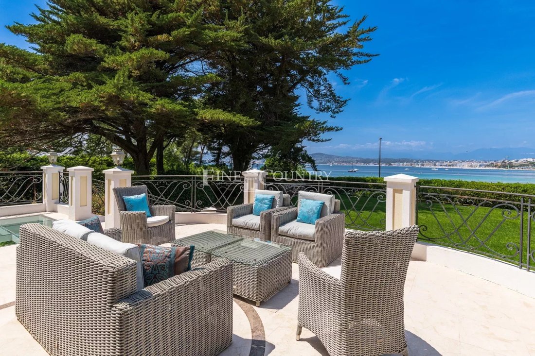 Villa in Antibes, Provence-Alpes-Côte d'Azur, France 3 - 12142070