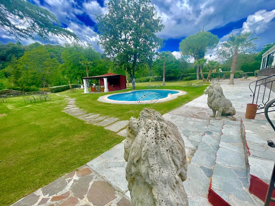 Estate in Les Aspres-Plan Sarrain, Mouans-Sartoux, France 1 - 12159394