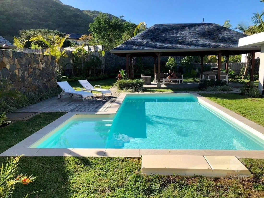 Villa in Tamarin, Rivière Noire District, Mauritius 1 - 10946003