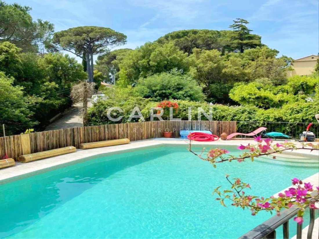 Villa in Grimaud, Provence-Alpes-Côte d'Azur, France 1 - 12909201