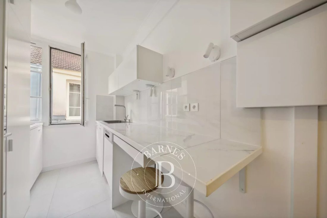 Apartment in Saint Thomas d'Aquin, Paris 7e Arrondissement, Paris 3 - 12337213