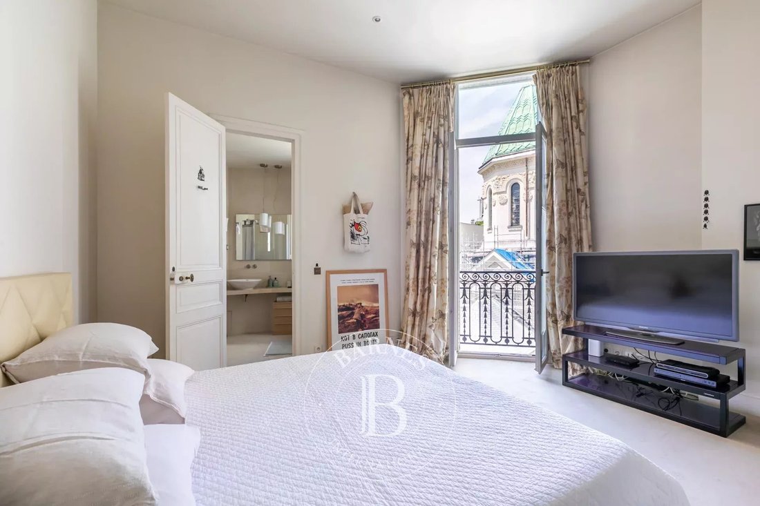Apartment in Triangle d'Or, Paris 8e Arrondissement, Paris 5 - 13082507