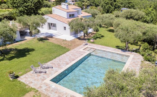 Villa in Châteauneuf-Grasse, Provence-Alpes-Côte d'Azur, France 1