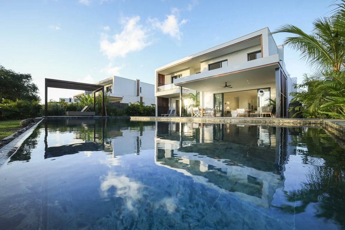 Villa in Tamarin, Rivière Noire District, Mauritius 1 - 14425330