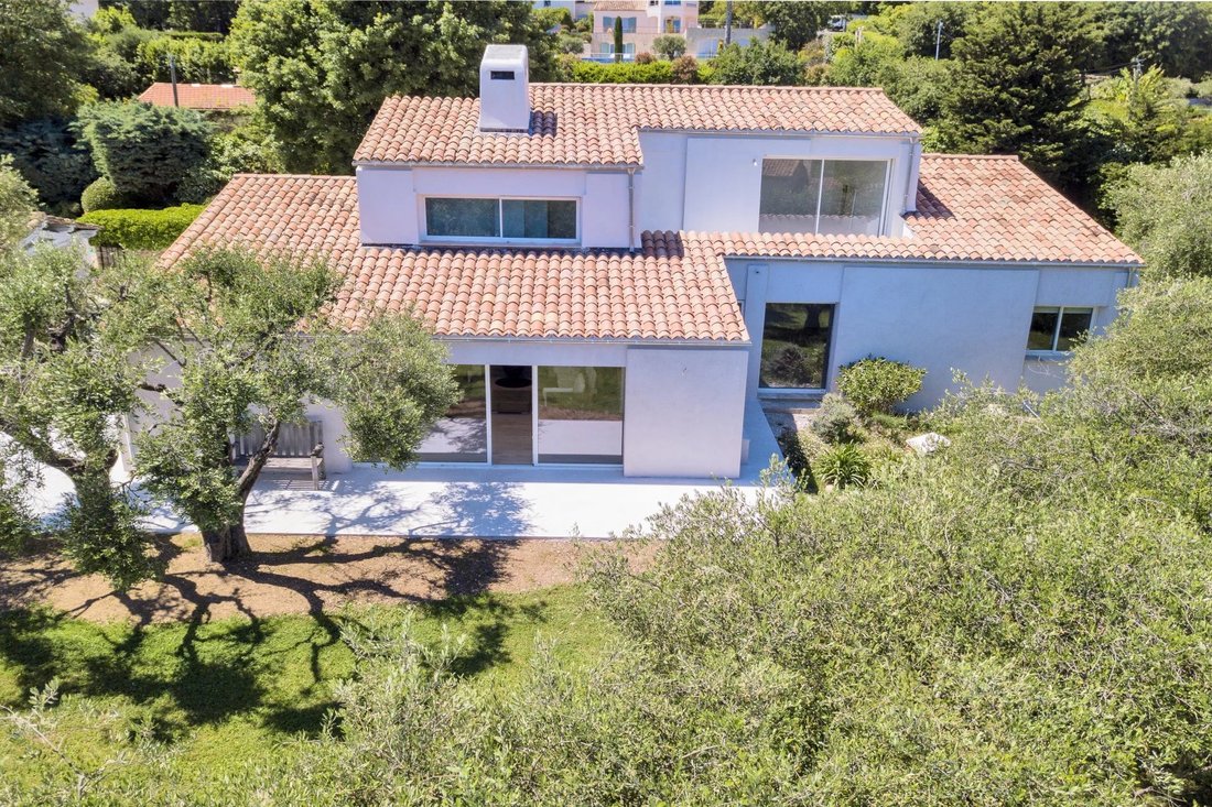 Villa in Châteauneuf-Grasse, Provence-Alpes-Côte d'Azur, France 2 - 14885997