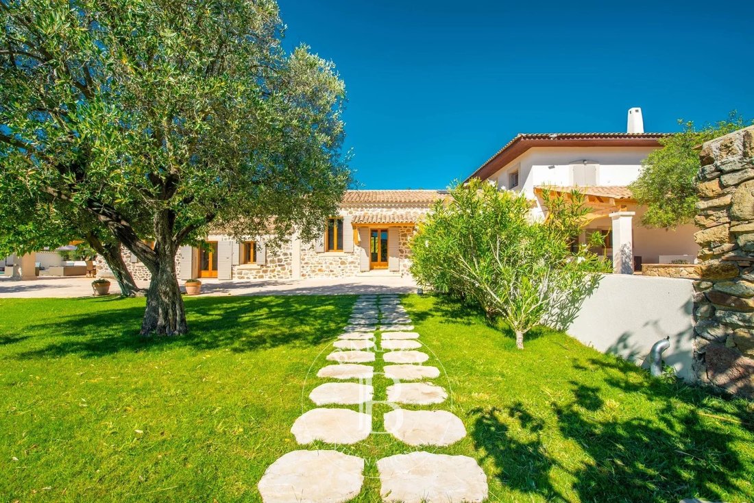 Estate in Le Plan-de-la-Tour, Provence-Alpes-Côte d'Azur, France 2 - 11095144