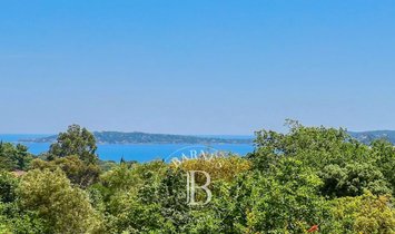 Estate in Grimaud, Provence-Alpes-Côte d'Azur, France 1