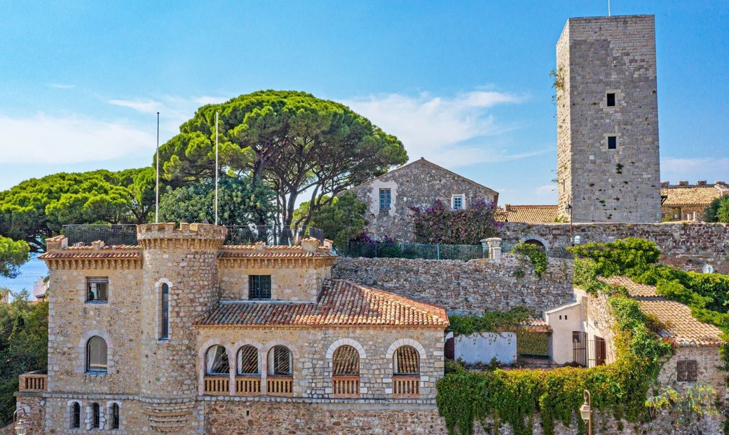 Castle for Sale in Cannes, Provence-Alpes-Côte d'Azur, France