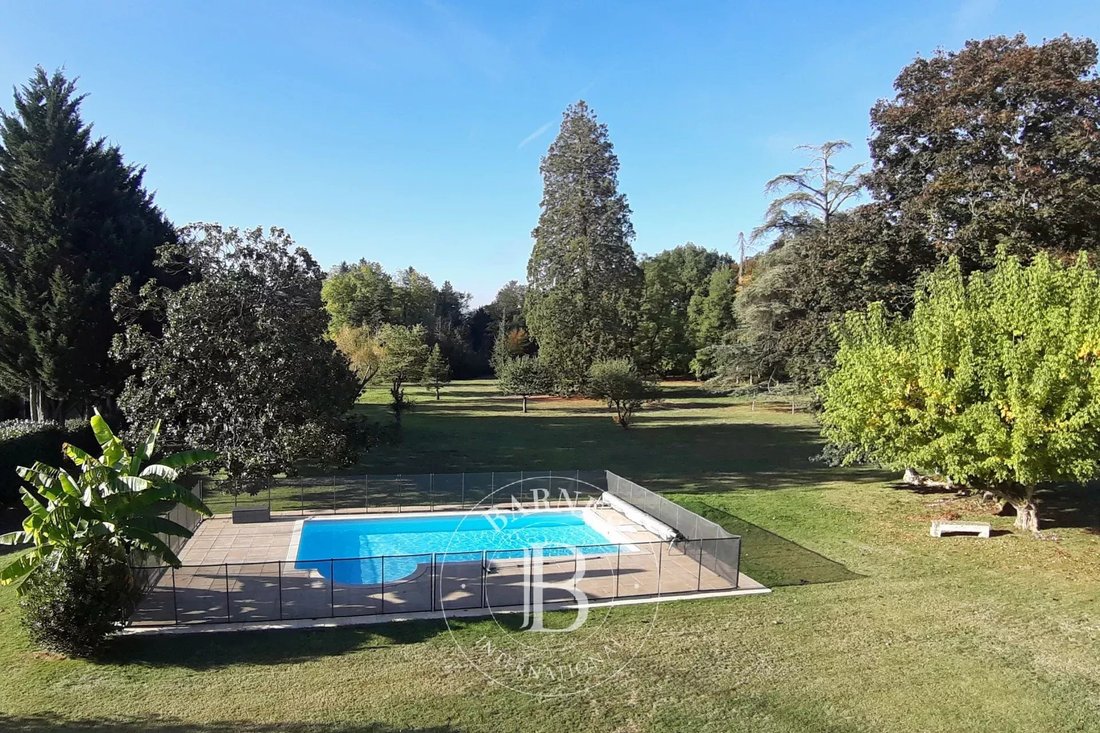 Estate in Poitiers, Nouvelle-Aquitaine, France 2 - 13991102