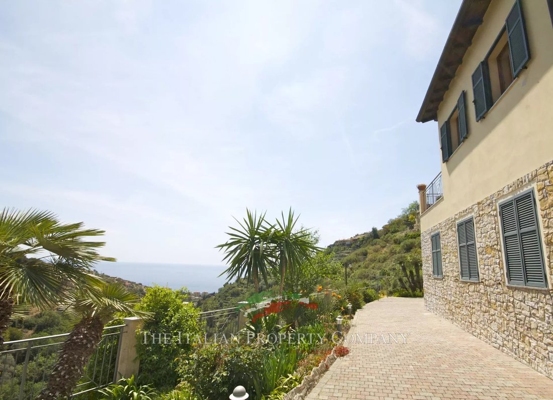 Villa in Bordighera, Liguria, Italy 4 - 12046991